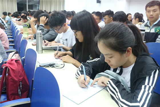 20170927欧陆平台2017年走好大学第一步系列活动第一场公开宣讲课圆满举行 (8)_副本.jpg