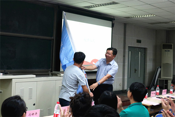 20170911欧陆平台2017级研究生新生开学典礼成功召开 (18)_副本.jpg